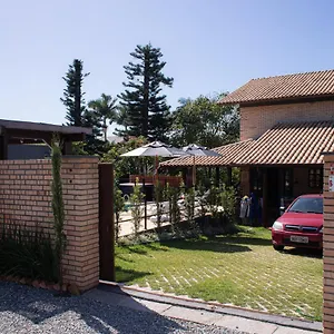casa-refugio-do-quilombo-16-pessoas-com-piscina-em-penha-sc.santa-catarina-brasil.com/
