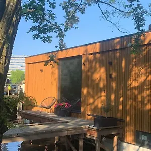beautyful-amstel-houseboat.amsterdamhotelsnl.com/